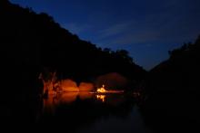 Sardegna, notte in riva al fiume